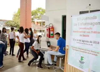 DAYHORC realiza teste gratuito da pressão ocular na jornada de enfermagem do IFBA