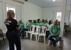 DEAM de Teixeira de Freitas realiza palestra de conscientização no agosto lilás em Posto da Mata/Nova Viçosa