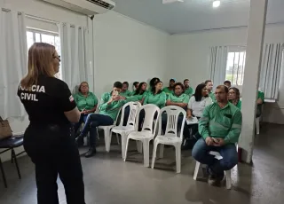 DEAM de Teixeira de Freitas realiza palestra de conscientização no agosto lilás em Posto da Mata/Nova Viçosa