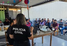 DEAM promove palestra sobre violência doméstica em fábrica de móveis de Teixeira de Freitas