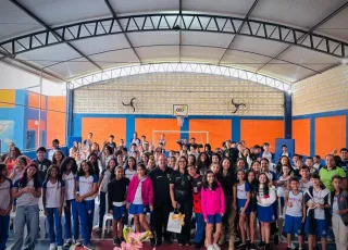 DEAM realiza palestra sobre combate ao abuso infantil em escola de Teixeira de Freitas