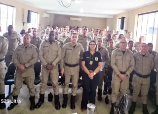 Delegada da DEAM, Dra Valéria Fonseca, ministra palestra para alunos do 13º BEIC