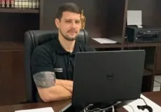 Delegado da Polícia Civil de Teixeira de Freitas, Bruno Ferrari é afastado por decisão judicial e tem arma funcional recolhida