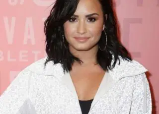 Demi Lovato é internada em clínica de reabilitação nos EUA