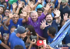 Demonstrando força política, Gilvan Produções atrai multidão em caminhada de apoio à reeleição no Prado