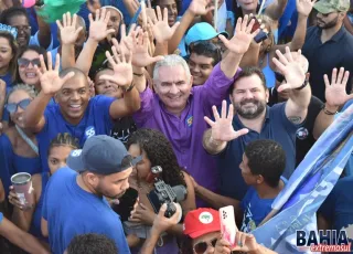 Demonstrando força política, Gilvan Produções atrai multidão em caminhada de apoio à reeleição no Prado