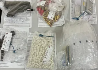 Denúncia anônima: Homem é preso com armas e grande quantidade de cocaína em Itamaraju