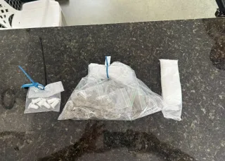 Denúncia de forte odor de maconha leva PM a apreender drogas em imóvel de Itamaraju