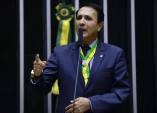 Deputado: 'Já me livrei de 46 processos; só faltam 100'