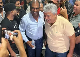 Deputado Robinho é calorosamente recepcionado por moradores de Mucuri durante inauguração do Terminal Rodoviário em Itabatã