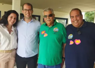 Deputado Sandro Régis acompanhado do pai,  Dr.  Hélio Régis, recebe empresários em Teixeira de Freitas