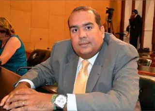Deputado Sandro Régis (DEM) propõe título de cidadão baiano para dono da Havan