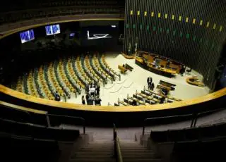 Deputados têm até hoje para trocar de partido sem perder mandato