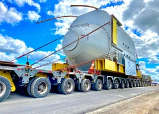 Desenvolvimento: ponte do Anel Viário de Medeiros Neto recebe operação de transporte de estator de energia