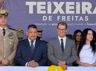 Desfile cívico de 7 de Setembro reúne famílias e autoridades; vereador Jonatas Santos acompanha ao lado do prefeito Marcelo Belitardo
