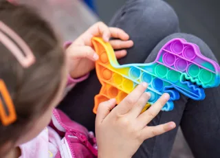 Desinformação sobre autismo cresce 15.000% e acende alerta no Dia do Orgulho Autista