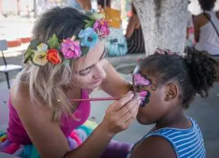 Dia do brincar reúne famílias em manhã de lazer