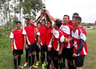 Dia do Estudante é comemorado com partida de futebol entre A Escola SJBN de Jucuruçu e a Escola JCLA de Vereda