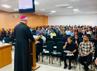 Diocese de Teixeira de Freitas/Caravelas promove formação sobre saúde mental e riscos psicossociais no trabalho