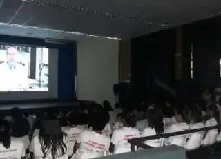 Documentário Mulheres de Peito leva mais de cem pessoas para o auditório do Cetepes