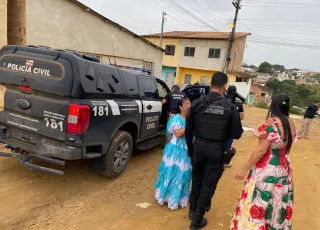 Dois ciganos são presos pela Polícia Civil em cumprimento a mandados de prisão por crimes contra pai e filho em Itamaraju.