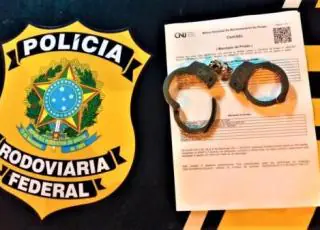 Dois foragidos da Justiça pelo não pagamento de pensão alimentícia são presos pela PRF na Bahia