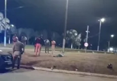 Dois jovens foram baleados na madrugada desta segunda-feira (08) na BR-101, em Teixeira de Freitas