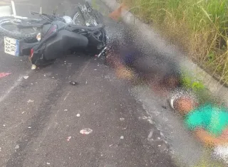 Dois homens morrem após batida entre moto e caminhão na BR-101 em Itabela
