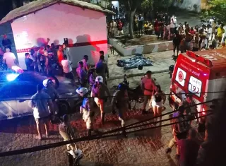 Dois jovens são mortos a tiros em via pública no bairro Joaquim Romão, em Jequié