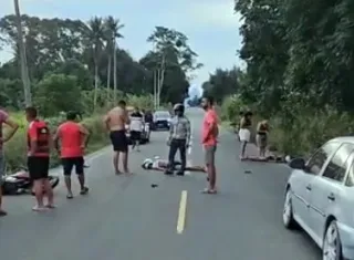 Dois motociclistas ficam feridos em colisão na BA-489; um dos condutores sofreu fratura exposta