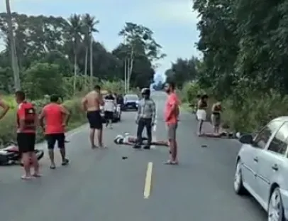 Dois motociclistas ficam feridos em colisão na BA-489; um dos condutores sofreu fratura exposta