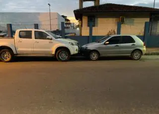Dois veículos, um clonado e outro com restrição de furto são aprendidos pela PM no Monte Castelo