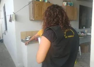 Doméstica é resgatada de trabalho em condições análogas à escravidão no interior da Bahia; mulher recebia R$ 100 por mês