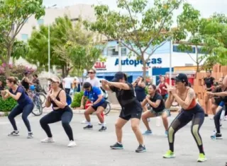 Domingo de lazer reúne centenas de famílias na Praça Padre Apparecido em Teixeira de Freitas