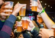 Dona de bar é presa após adolescentes consumirem bebida alcoólica no local