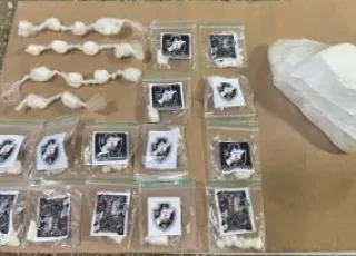 Droga com simbolo do Vasco e de São Jorge é apreendida em Teixeira de Freitas