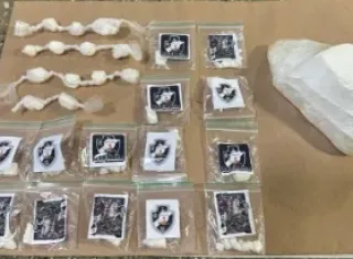 Droga com simbolo do Vasco e de São Jorge é apreendida em Teixeira de Freitas