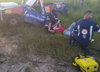 Duas pessoas ficam feridas em acidente da BA 290 próximo a Teixeira de Freitas