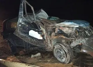 Duas pessoas ficam feridas, uma em estado grave em acidente na BR 101 em Teixeira de Freitas