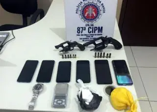 Dupla acusada de assaltar loja de celulares em Teixeira morre em confronto com a PM