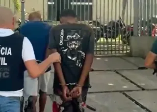 Dupla é presa após furtar loja de roupas no centro de Eunápolis