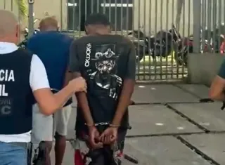 Dupla é presa após furtar loja de roupas no centro de Eunápolis