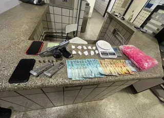 Dupla é presa com arma e drogas em ação policial em Itamaraju
