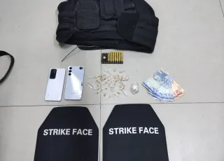 Dupla é presa com drogas, munições e coletes balísticos na BR-101 em Itabela