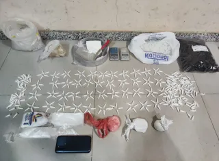 Dupla é presa e drogas são apreendidas pela PM em Eunápolis 