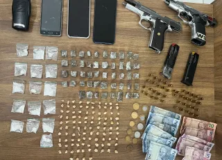 Dupla morre após trocar tiros com a polícia em Santa Cruz Cabrália; Armas e drogas foram apreendidas