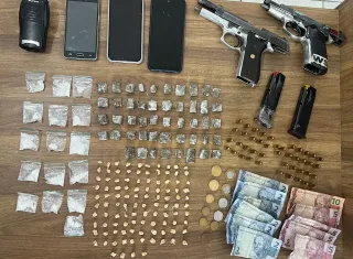 Dupla morre após trocar tiros com a polícia em Santa Cruz Cabrália; Armas e drogas foram apreendidas
