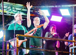 Durval Lelys arrasta multidão na 2ª noite da Micareta de Teixeira de Freitas