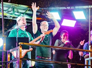Durval Lelys arrasta multidão na 2ª noite da Micareta de Teixeira de Freitas