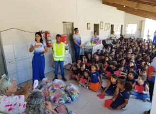 Educação: Alunos da Escola Humberto visitam Lar dos Idosos em Medeiros Neto
